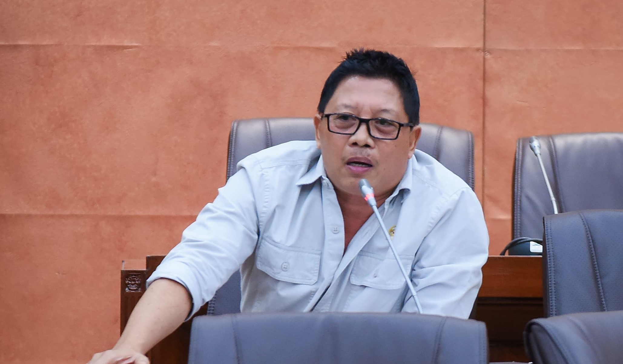 Nengah Senantara Ingatkan Pertamina soal Kelangkaan BBM Berulang di Bali